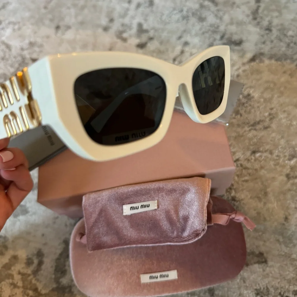 MIU MIU MU 09WS Runway in white - Picture 8 of 16